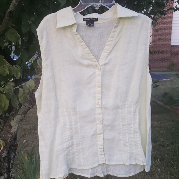 Linen. Light celery colored top
